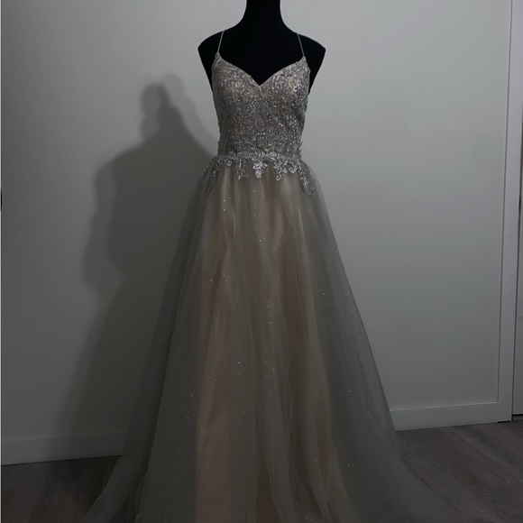 Elegant Ball Gown - Picture 1 of 5
